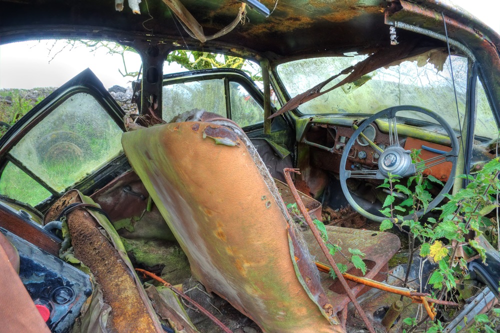 [old austin rusting into the ground[13].jpg]