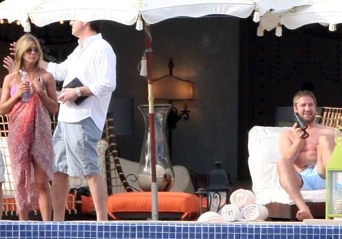 [jennifer-gerard-new-020610-2[3].jpg]