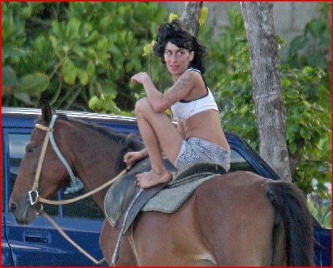 [54323eu_winehouse[3].jpg]