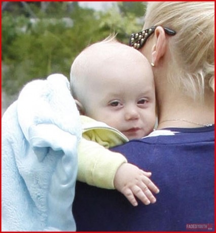 [g_stefani_041009_012-426x460[3].jpg]