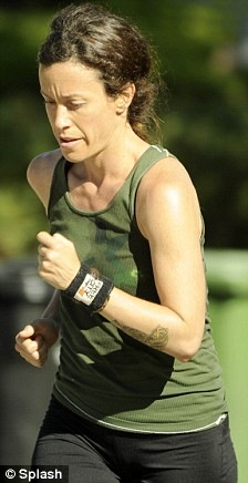 [article-0-05B861BE000005DC-281_224x436[2].jpg]