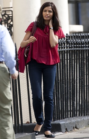 [freida pinto 1[5].jpg]