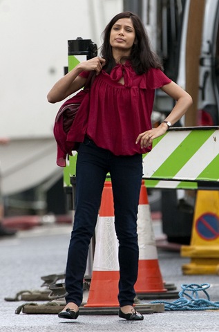 [freida pinto 2[5].jpg]