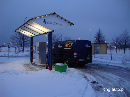 Tankowanie Sprintera NGT na stacji CNG w Poznaniu