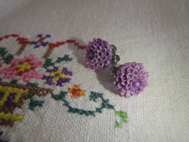 [2465-o-85220-antiques-purple-cross-stitch[5].jpg]