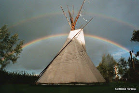 "Het kleine Paradijs", tipi met regenboog "Het kleine Paradijs", tipi met regenboog