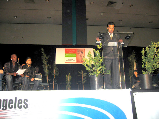 Los Angeles Mayor Antonio Villarraigosa Welcoming the students