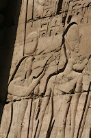 20091121%20-%20131%20-%20courtyard%20between%207th%20%26%208th%20pylons%20at%20Karnak%20Temple.JPG
