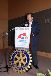 El Presidente de Rotary International Don-Kurn Lee cuando tomó la palabra durante la "Conferencia Mundial Contra la Mortalidad Infantil" en Buenos Aires