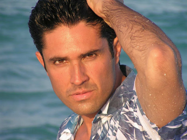 Mexican actor Rodolfo Jiménez, getting ready