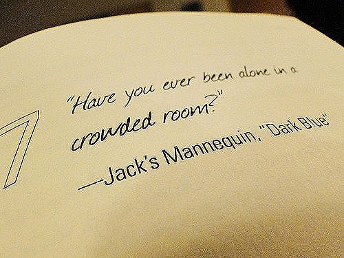 [crowded room[4].jpg]