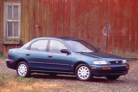 Análise carro usado: Mazda Protege 1998 com preço abaixo de R$ 13.000 tem  ótima relação custo x benefício