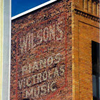 Walldog Wilson's Pianos, rue Wellington (voisin Granada)