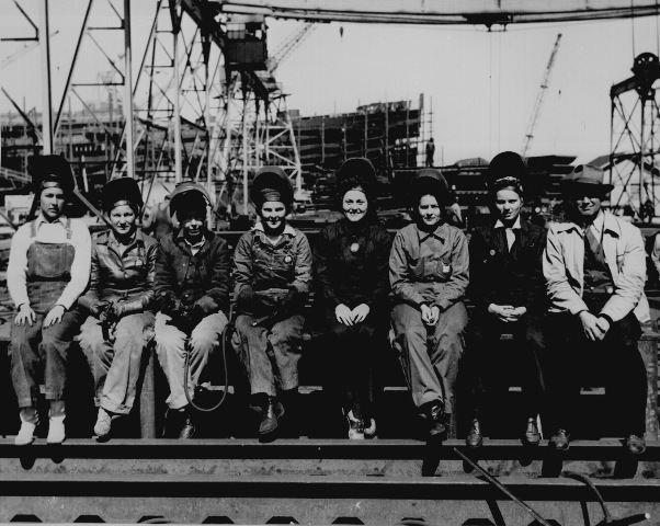 [womens_welding_champions_of_Ingalls_shipyard[3].jpg]