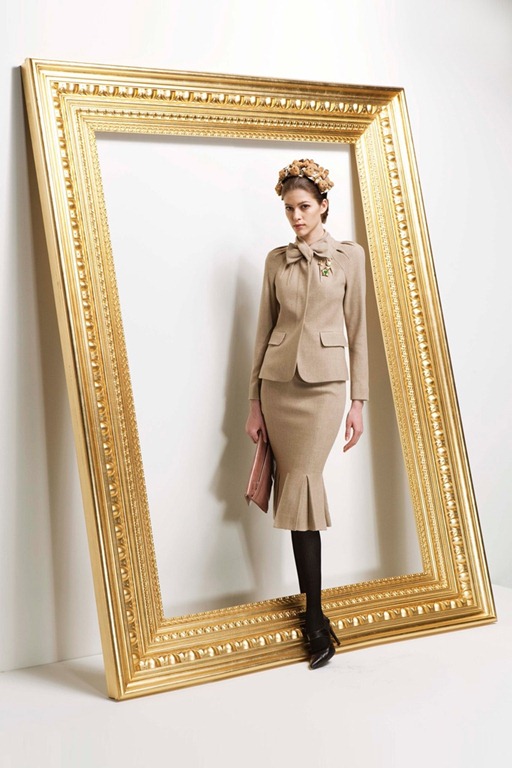 [Moschino2011PreFall35.jpg]