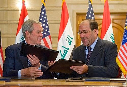[Bush, il lancio delle scarpe del giornalista iracheno 11[3].jpg]