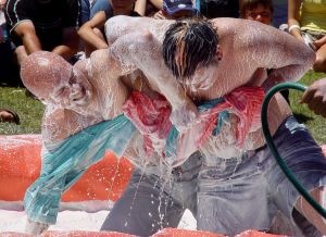 [mud_wrestling[5].jpg]