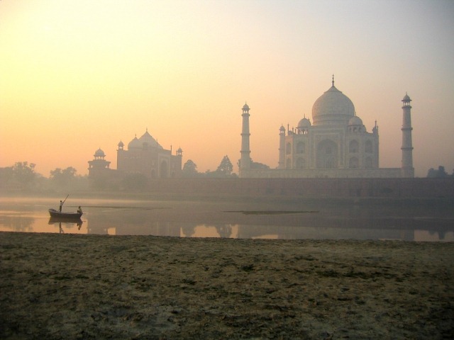 [Taj_Mahal_Agra[4].jpg]