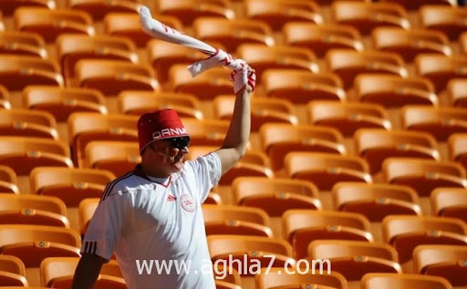 2010-match09-ned-den-supporters.jpg