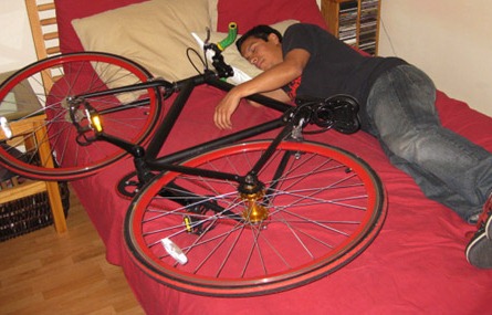[Dormindo-bicicleta1[3].jpg]