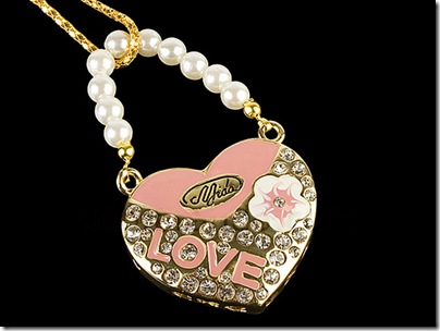 usb-heart-necklace-flash-drive