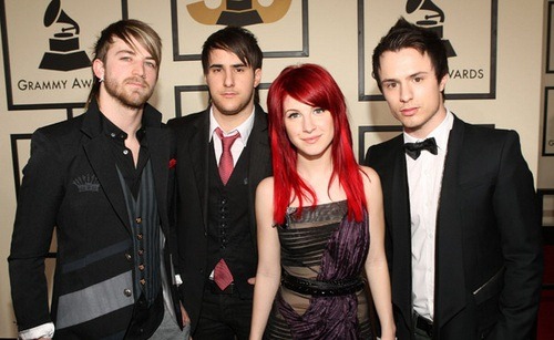 [paramore_at_the_grammys-large-msg-120269959234[6].jpg]