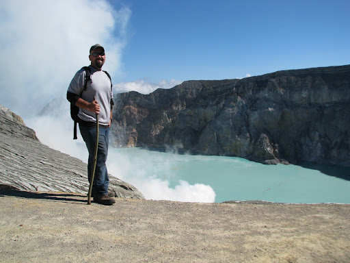 how many active volcanoes are there in indonesia