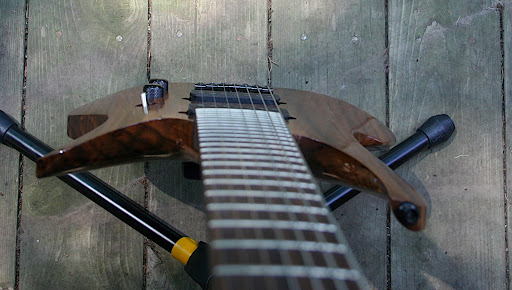 Here you can see the radius on the top of the body. It's approximately 16", so everything follows the arc of the fretboard radius. It's slightly flattened in the middle to allow easier mounting of the bridge.