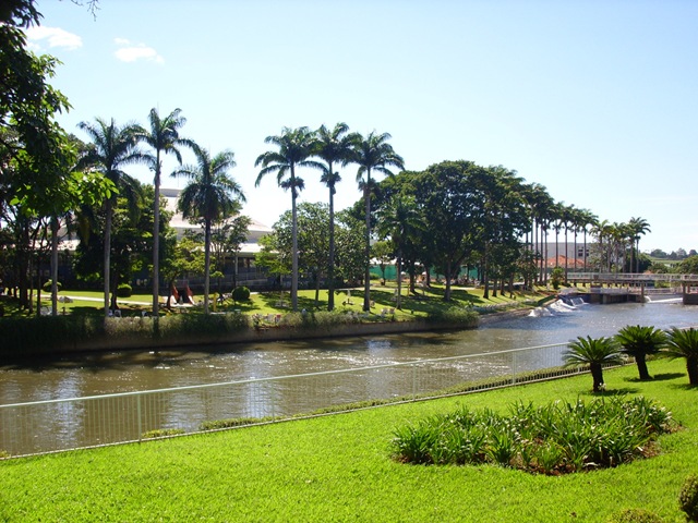 [2181165478_a59a1a4657_b[3].jpg]