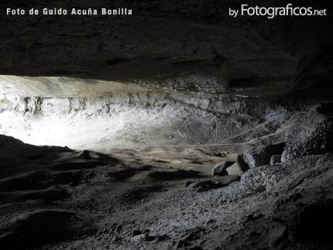 Interior de la Caverna del Milodón