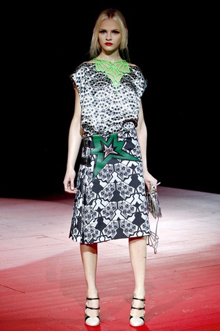 [miu_miu___pasarela_566302152_320x480.jpg]