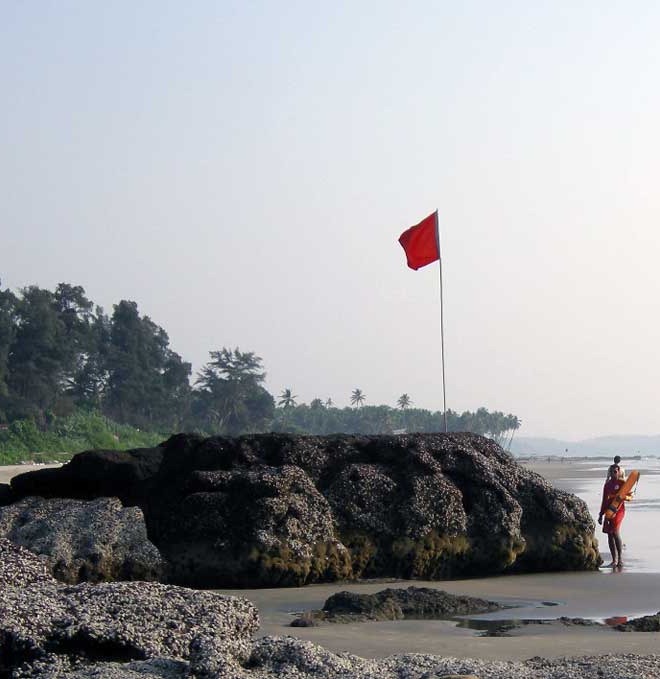 [rock-lifeguard-ashvem-beach-pernem-north goa[7].jpg]