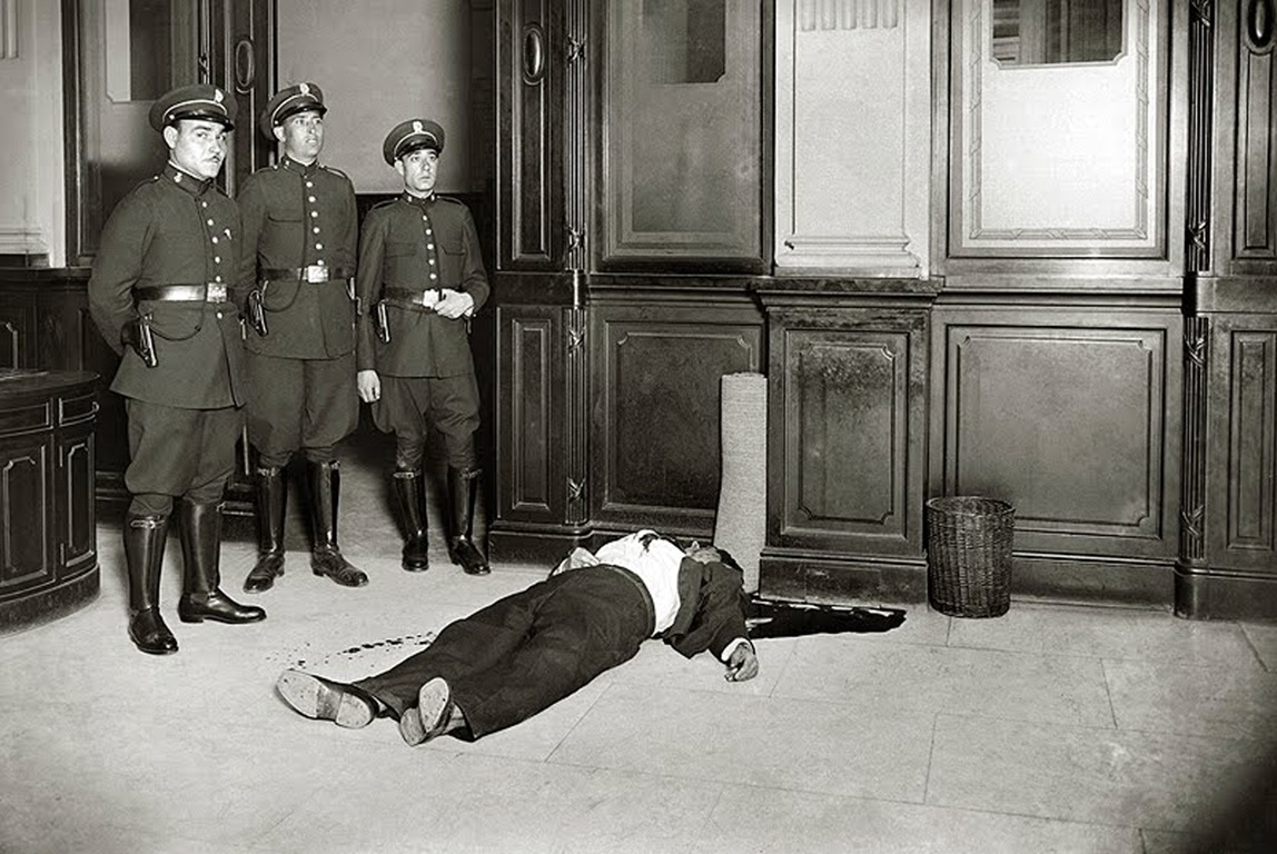[branguli - Suicidio en la Banca Arnús, Barcelona (1934)[6].jpg]