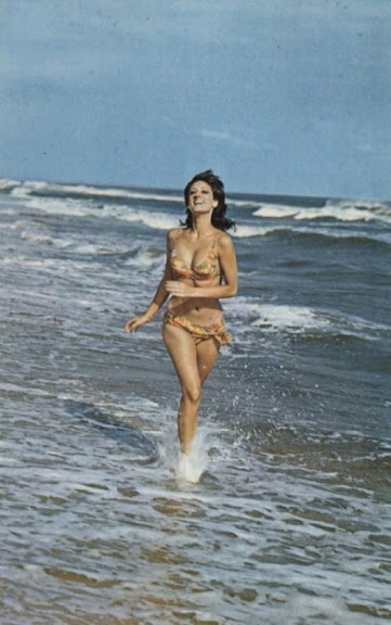Girls_in_Bikini_Doing_a_Baywatch_Run_19.jpg