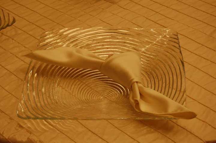 Clear charger with knotted napkin