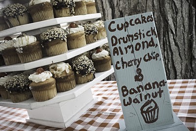 Cupcake flavor sign