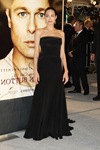 37761_Angelina_Jolie-The_Curious_Case_of_Benjamin_Button_premiere_in_Los_Angeles-11_122_89lo