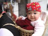 坐在奶奶的小背篓里