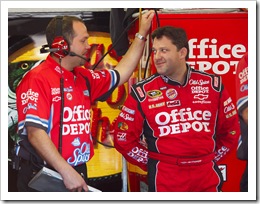 2009 Michigan June NSCS practice Darian Grubb Tony Stewart garage 2009 Michigan June NSCS practice Darian Grubb Tony Stewart garage