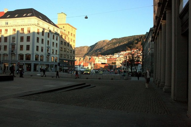 [Bergen2010 008-2[3].jpg]