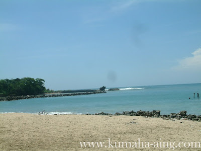 Siang hari di Pantai Santolo