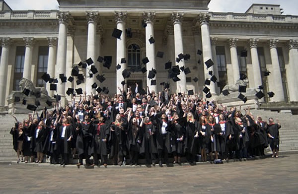 [graduation-hats[5].jpg]