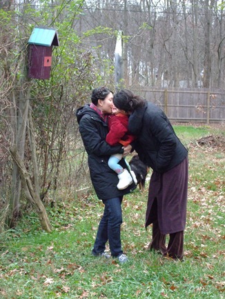 12-03-08 aunties kissing on ff2