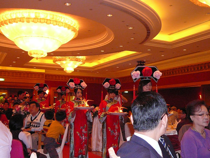 Presenting the first course of the wedding banquet