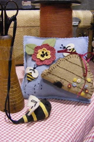 [SewingBee[3].jpg]