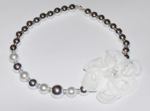 *Floating Flora* Necklace - White