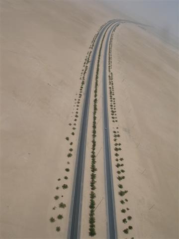 http://lh5.ggpht.com/_XePfDj00VH8/RqSf07BVf_I/AAAAAAAAAE4/oH4W4NnxyC0/Highway%20in%20Kuwiat.JPG