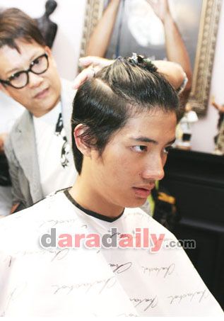 รูปภาพ เป้ ตัดผม เป้ อารักษ์ ตัดผมสั้น เปลี่ยนลุครับบทนำภาพยนตร์ เฉือน