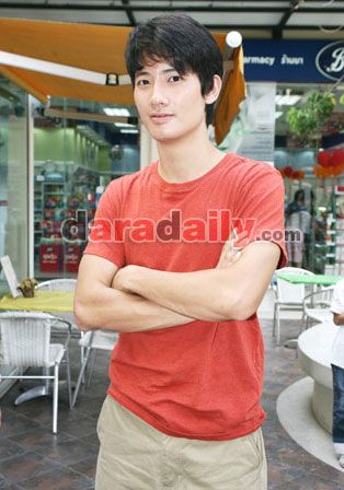 รูปภาพ เป้ ตัดผม เป้ อารักษ์ ตัดผมสั้น เปลี่ยนลุครับบทนำภาพยนตร์ เฉือน