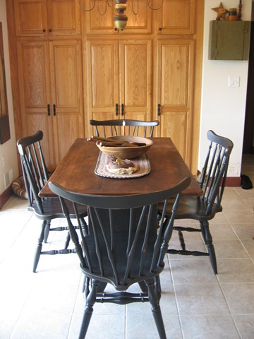 [Kitchen table 002[2].jpg]